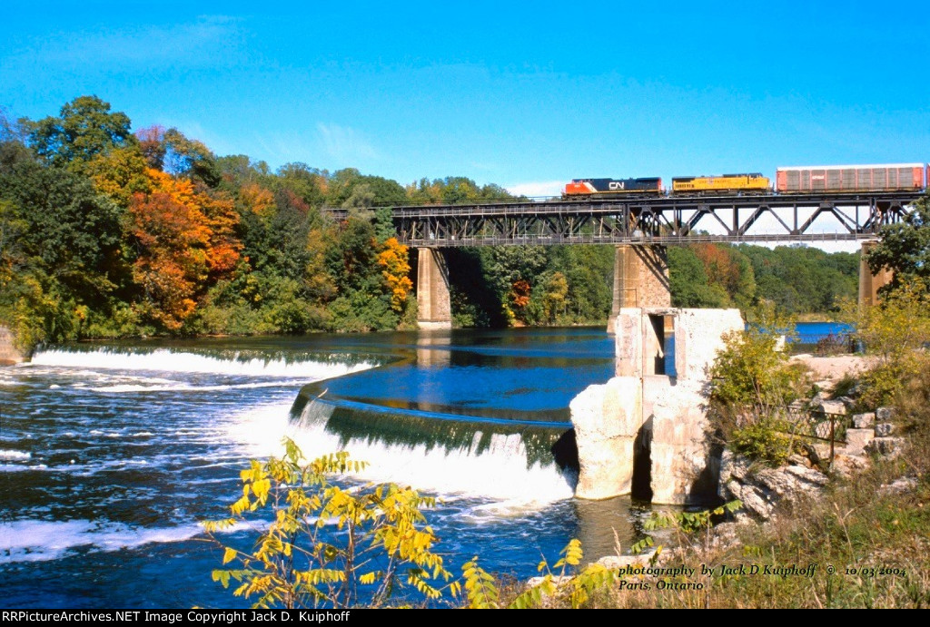 CN, Canadian National 2654 -UP 9507, leads a westbound autorack train across the Grand River at Penmans Park, Paris, Ontario. October 3, 2004. 